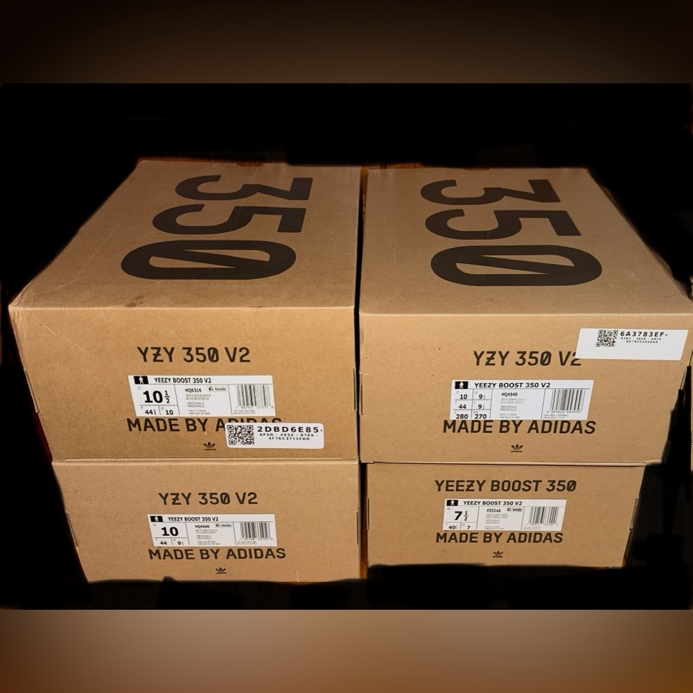 Empty Yeezy boxes 4 Yeezy 350 boxes and 2 yeezy slide boxes